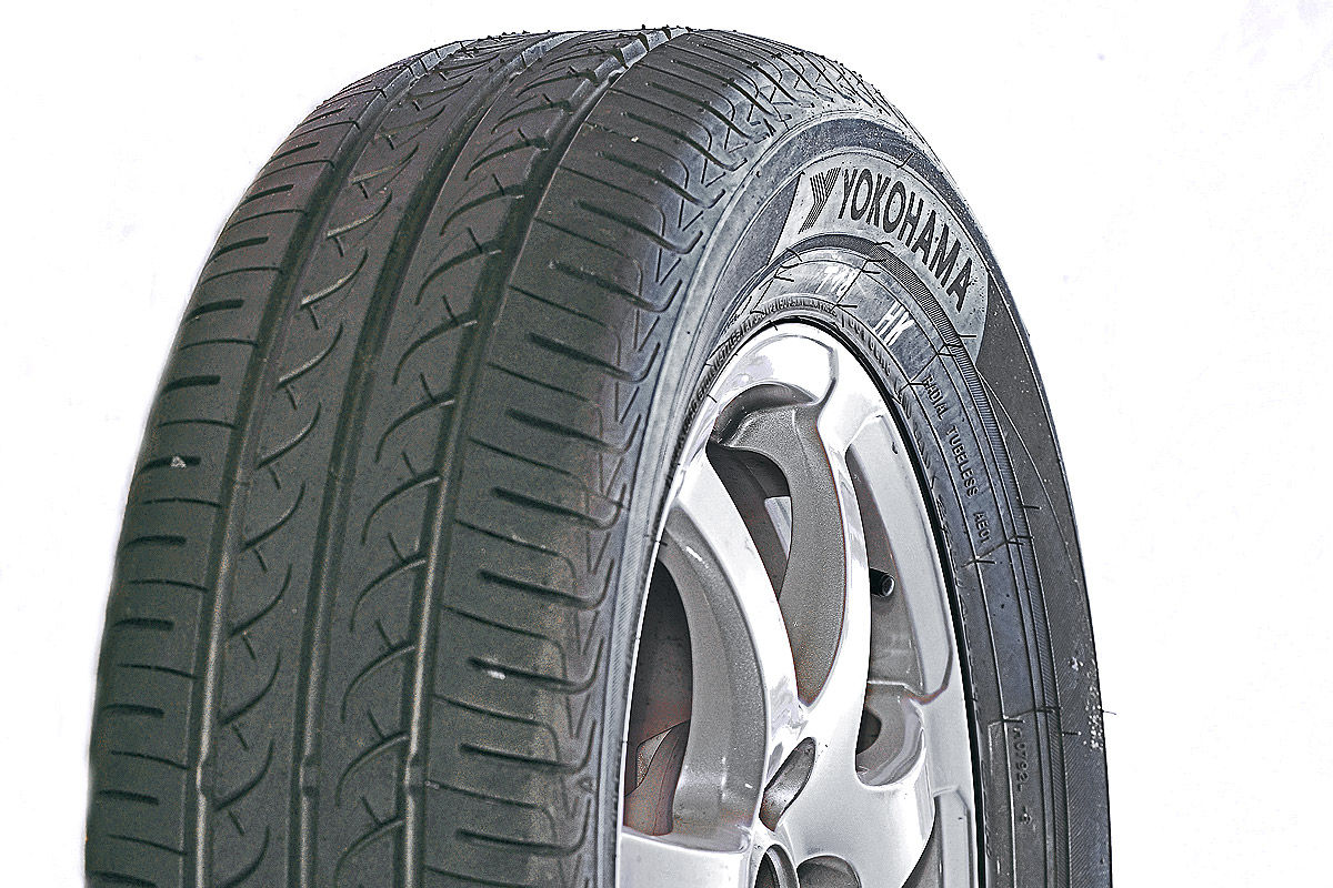 Yokohama BluEarth AE-01